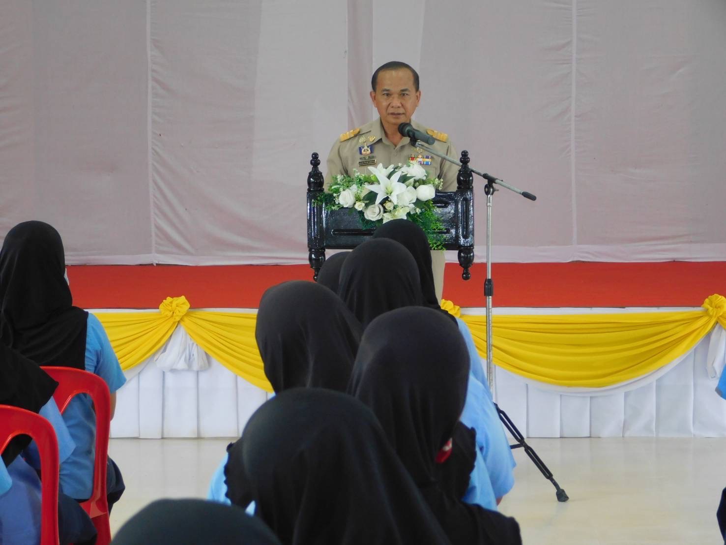 ศอ.บต. ร่วมกับเรือนจำนราธิวาส และมนร. จัดกิจกรรม “ส่งเสริมการศึกษาแก่ผู้ต้องราชทัณฑ์ที่ไม่รู้หนังสือ” เตรียมความรู้สู่อาชีพ