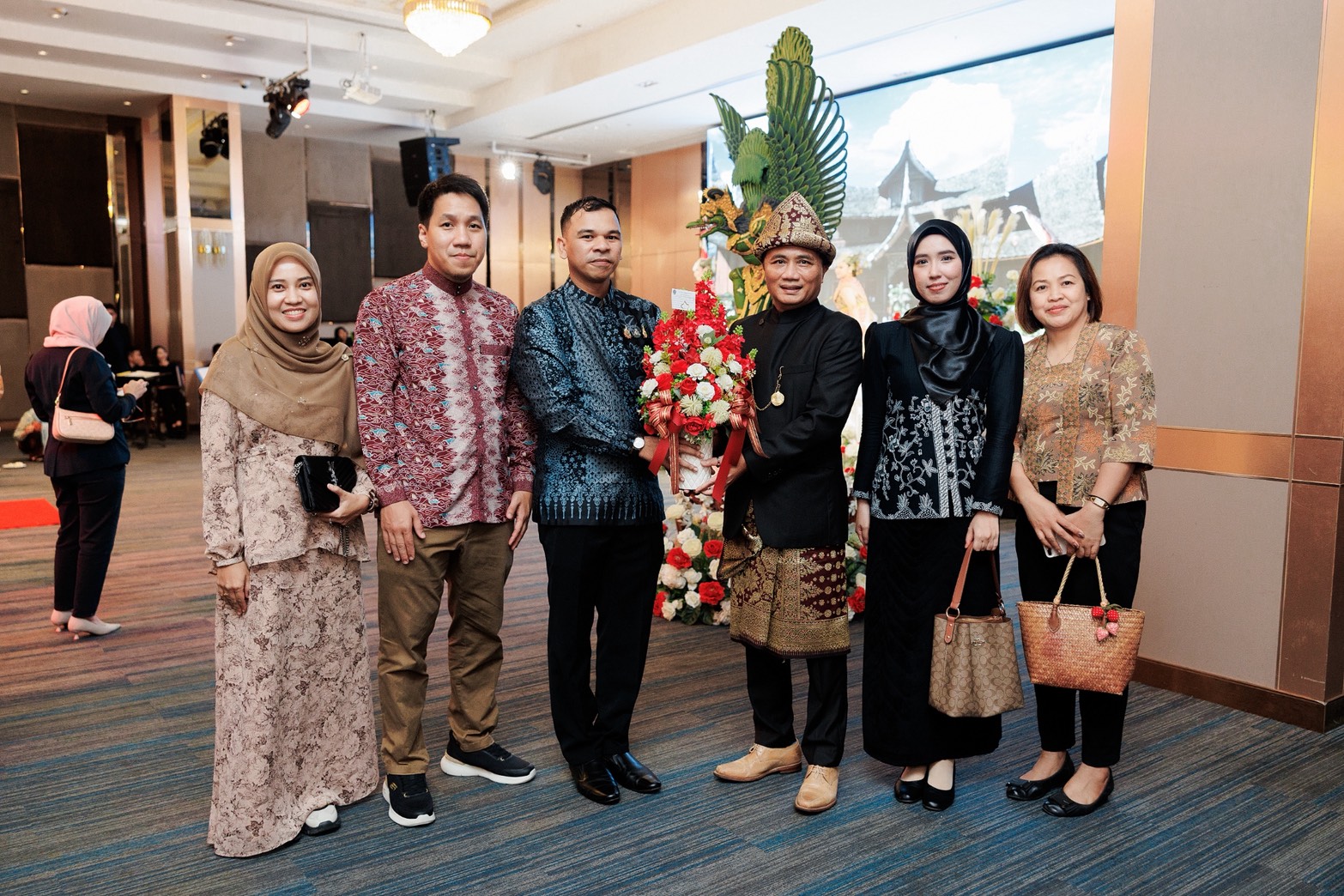 สถานกงสุลอินโดนีเซีย จังหวัดสงขลา จัดงานเลี้ยงยิ่งใหญ่ ฉลองในโอกาสครบรอบ 81 ปีการประกาศอิสรภาพของสาธารณรัฐอินโดนีเซีย ภายใต้แนวคิดระดับชาติของอินโดนีเซีย “อินโดนีเซียมีอธิปไตย เป็นธรรม และมั่งคั่ง”