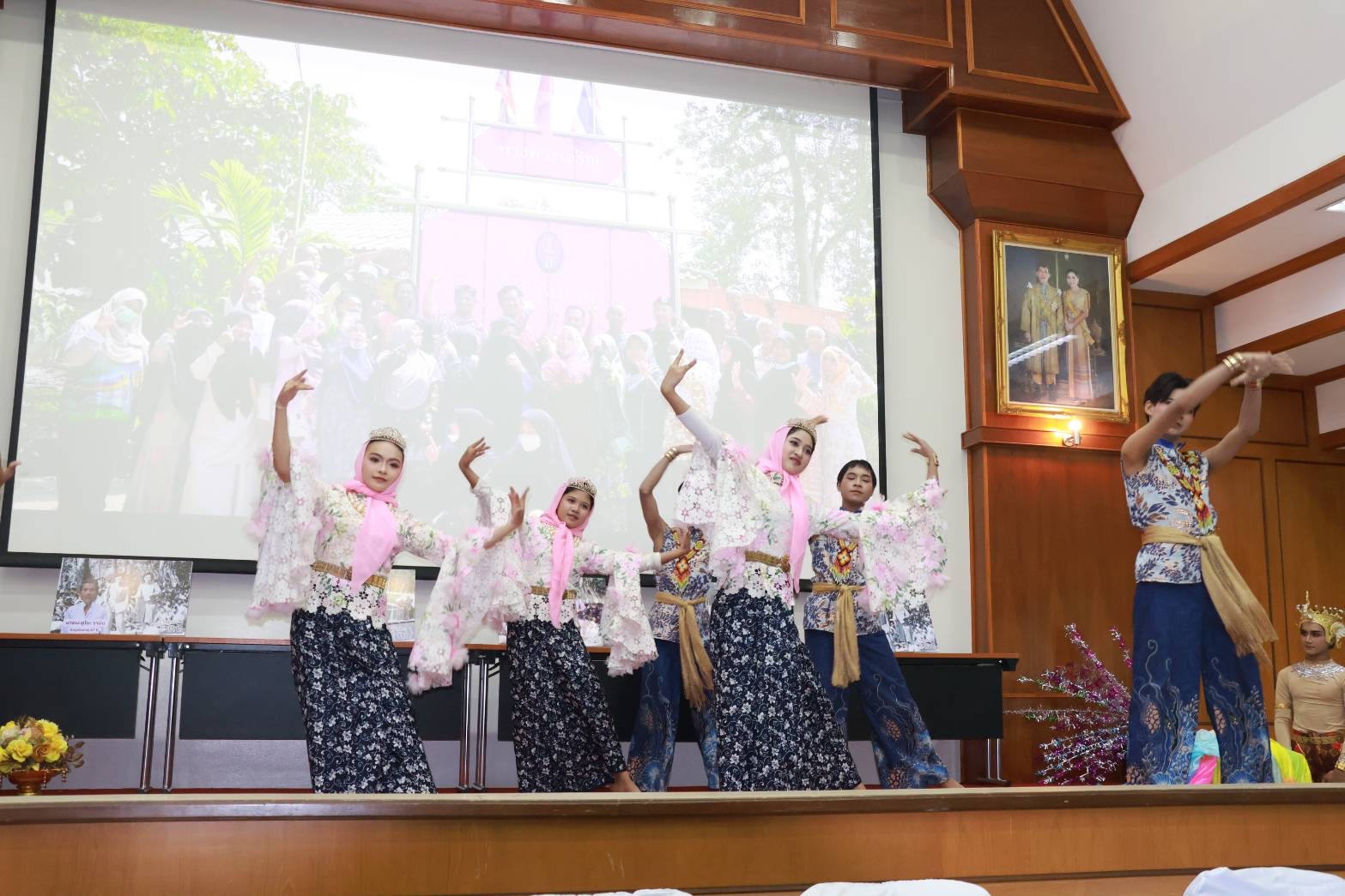ศอ.บต.ร่วมกับ วชช.ปัตตานี ผนึก 16 ภาคีเครือข่าย ลงนาม “MOU Pithen Next” ดึงทุนวัฒนธรรม–Soft Power พิเทน สู่การพัฒนาชุมชนอย่างยั่งยืน