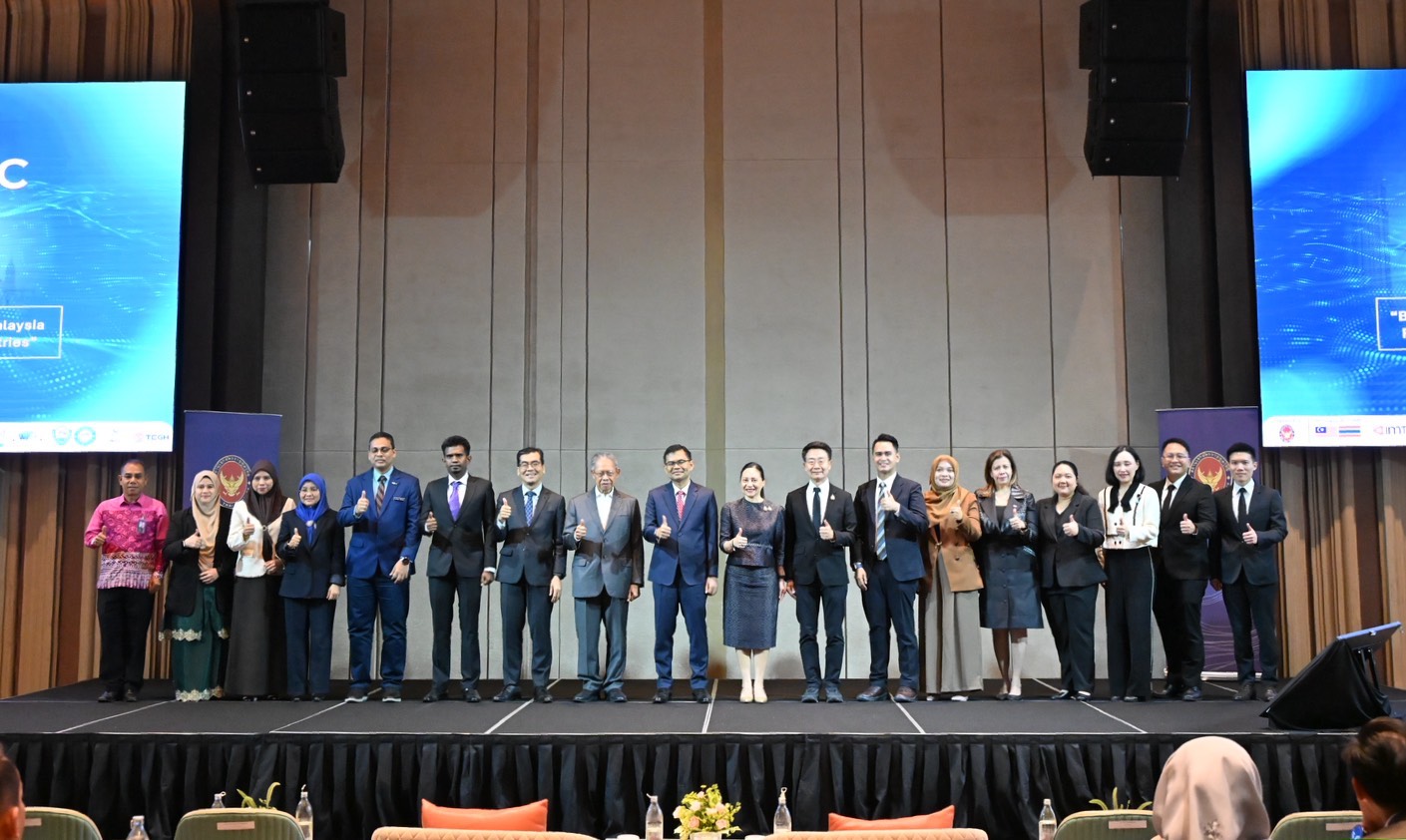 ศอ.บต.ร่วมงาน ECONOMIC FORUM 2026 เศรษฐกิจฮาลาลสร้างสรรค์และห่วงโซ่คุณค่ายางพาราที่ยั่งยืน ณ ประเทศมาเลเซีย