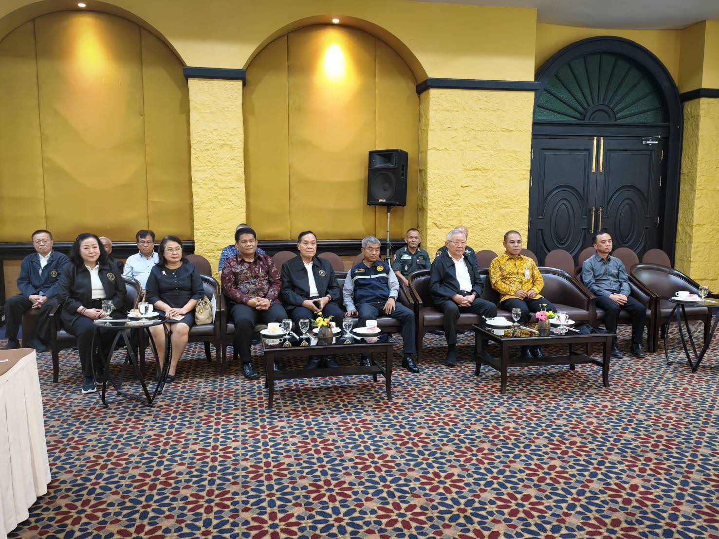 ศอ.บต. ร่วมส่งต่อโอกาสทางการศึกษา มูลนิธิพิทักษ์ประชาชาติมอบทุนเยาวชนชายแดนใต้