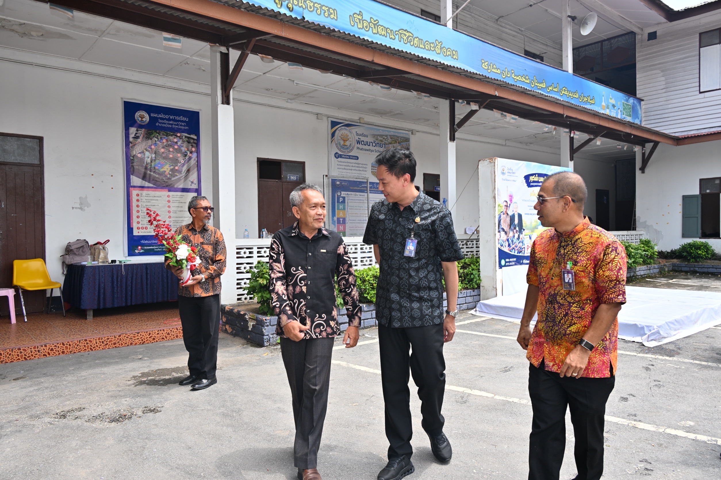 รองเลขาธิการ ศอ.บต. ร่วมงาน “ขอบคุณเอกอัลลอฮฺ” โรงเรียนพัฒนาวิทยา ชื่นชมความสำเร็จด้านการศึกษา นักเรียนผ่านคัดเลือก สอวน. 69 คน สูงสุดใน 5 จังหวัดชายแดนภาคใต้