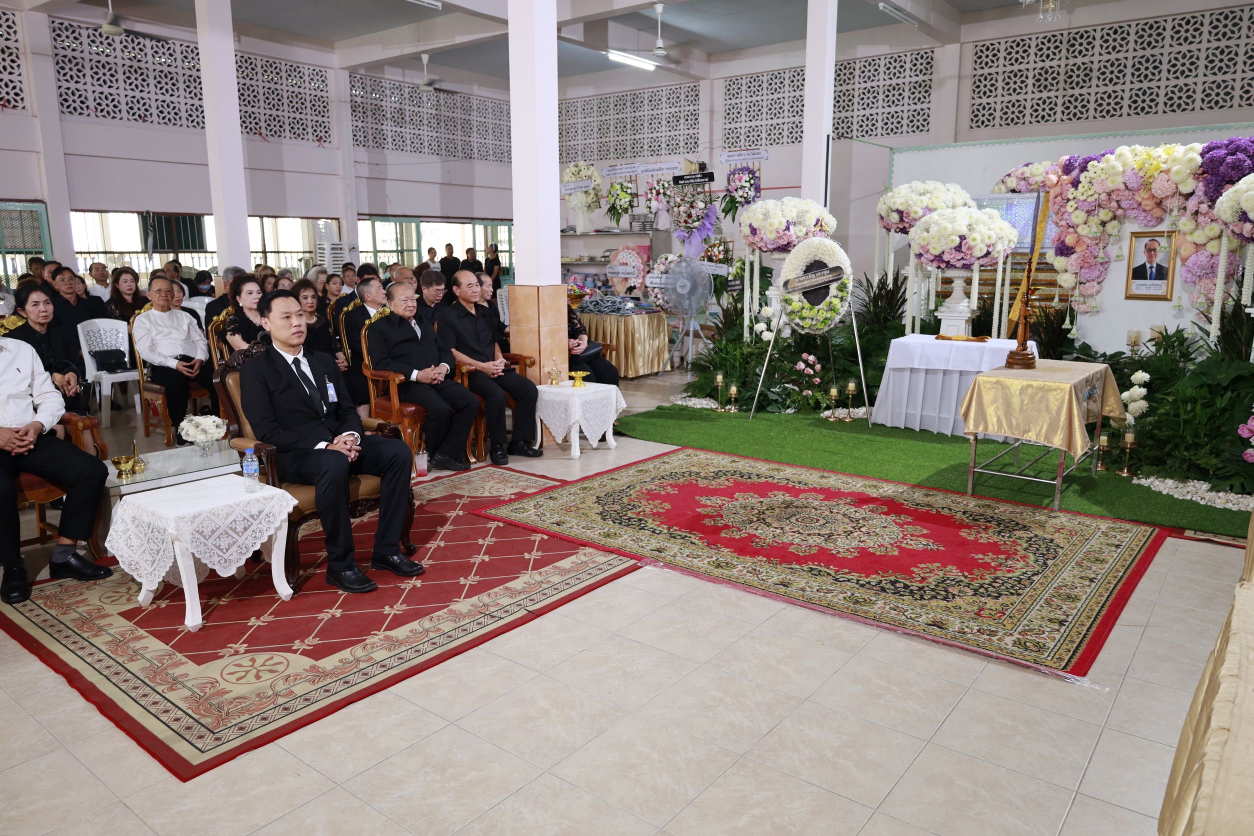 รองเลขาธิการ ศอ.บต. เป็นประธานในพิธีฌาปนกิจศพ “นายเลิศชัย วงศ์โพธิพันธ์” แสดงความอาลัยและให้กำลังใจครอบครัว