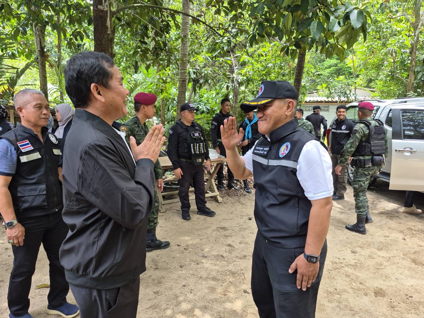 ศอ.บต. ลงพื้นที่ให้กำลังใจครอบครัวผู้เสียชีวิต เหตุคนร้ายลอบยิงทางเข้ามัสยิด ที่ อ.ไม้แก่น พร้อมมอบเงินเยียวยาแก่ทายาท
