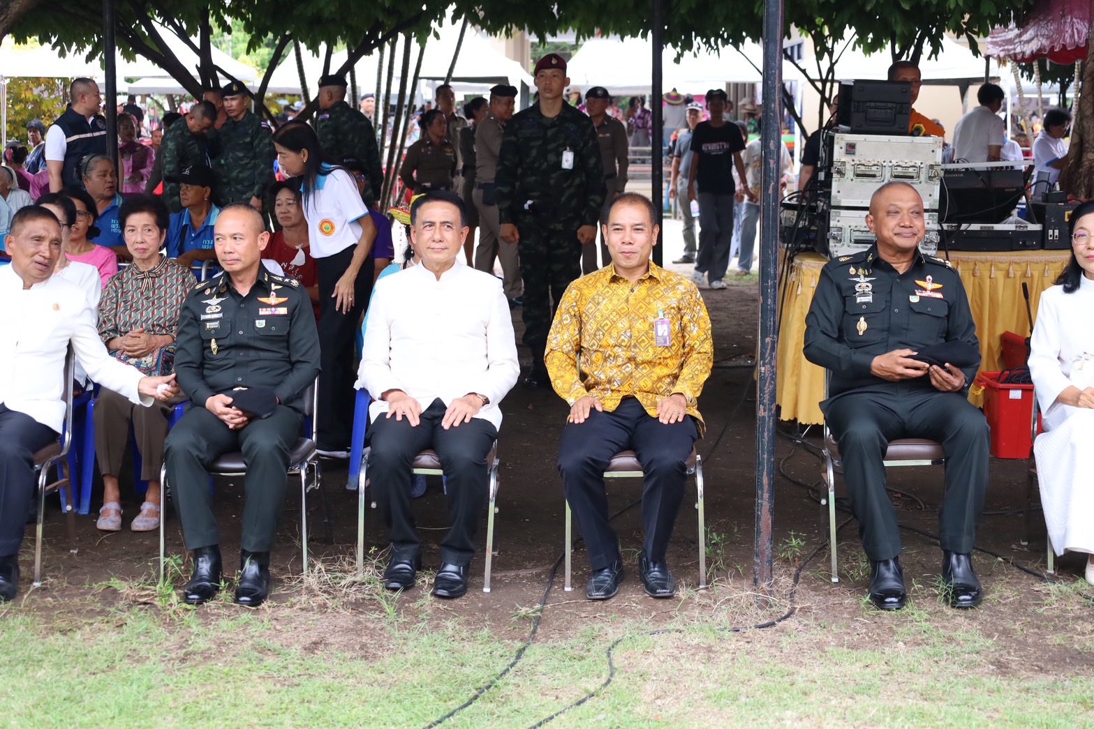 ศอ.บต. ร่วม กอ.รมน.ภาค 4 สน. ทอดผ้าป่าสามัคคี สืบสานพระพุทธศาสนา หนุนการศึกษาพระสงฆ์–สามเณรชายแดนใต้